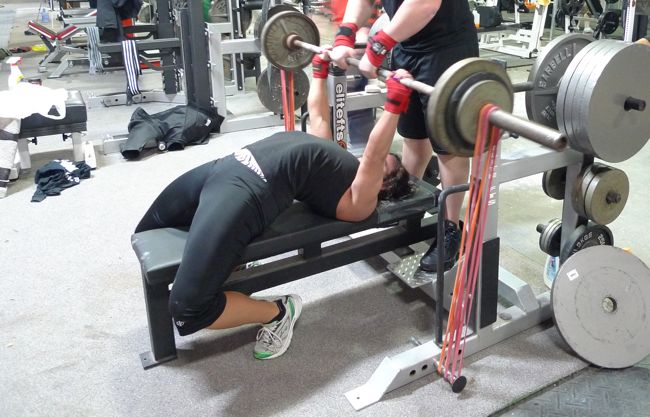 Bench press with bands