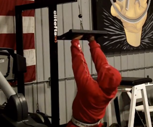 Swiss Bar Lat Pull Down