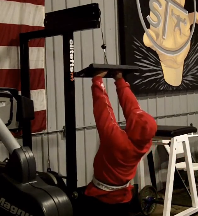 Swiss Bar Lat Pull Down