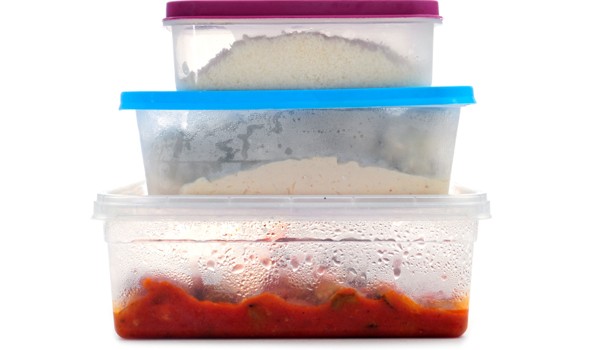 plastic containers with food