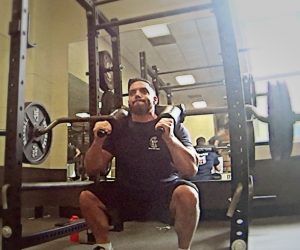 Video: Beltless Pause Squats w/ SS Yoke Bar & Tips from #TeamEliteFTS on Adductor Pain.