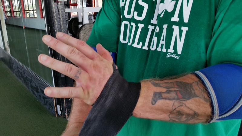 How to Wrap Your Wrists Properly for Bigger Lifts