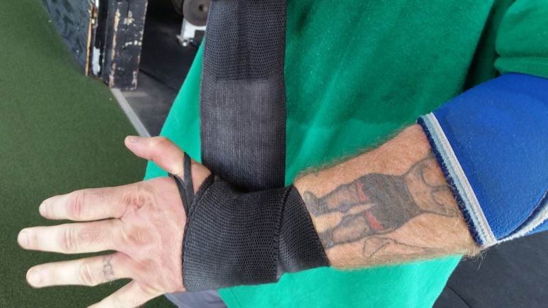 How to Wrap Your Wrists Properly for Bigger Lifts