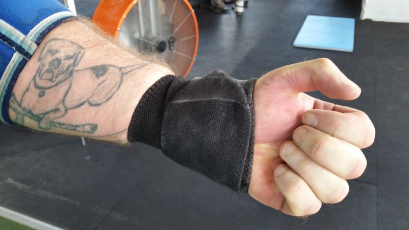 How to Wrap Your Wrists Properly for Bigger Lifts