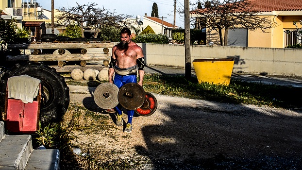 Strongman: PR Farmers, Stones, Log and Deadlift!