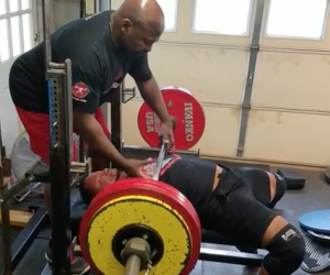 Maliek Derstine benching 462x4 easy