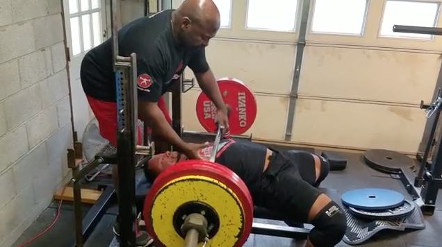 Maliek Derstine benching 462x4 easy