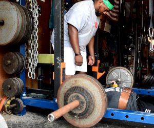 Max Effort Upper: Floor Press vs 1 Chain Per Side [PR]