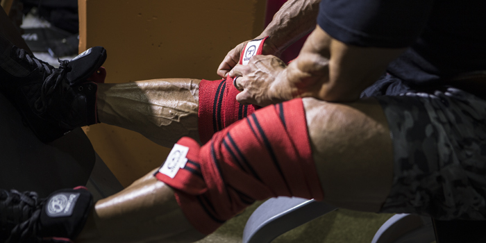 How to Use Knee Wraps to Squat 800 Pounds