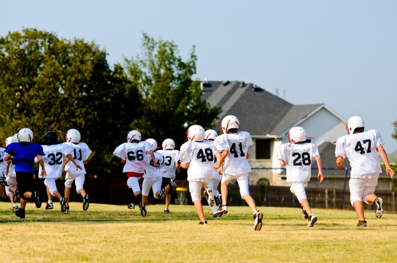 21743021 - teen football team running during practice