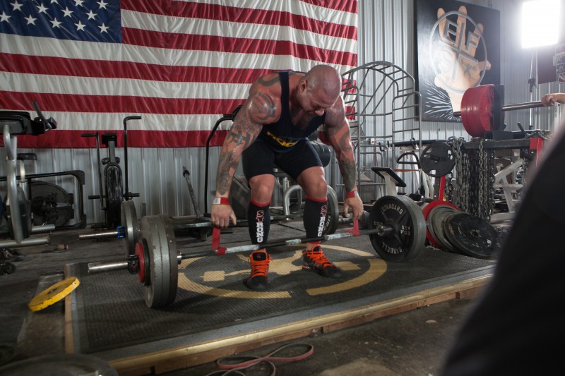 How Is This Possible”: Elite Powerlifter Once Pretended to Be a Beginner at the Gym and Shocked Everyone in the End - EssentiallySports