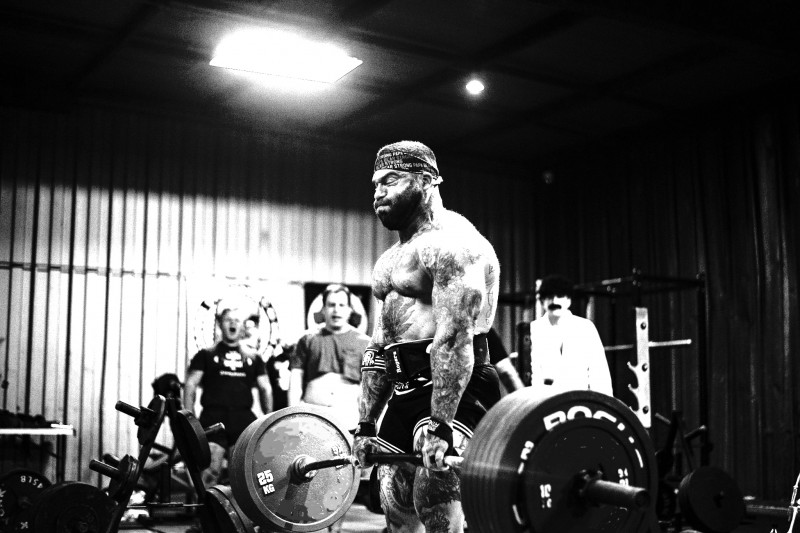 deadlift-travis-rogers