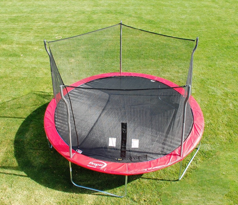 Trampoline_with_enclosure