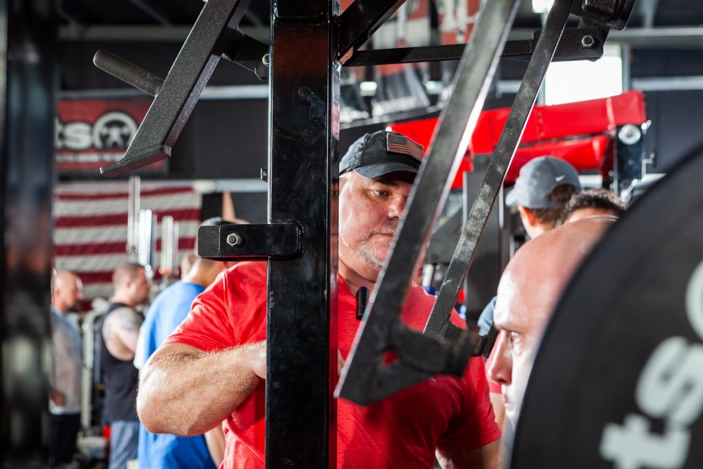 club-spotter-overlooking-squat-technique